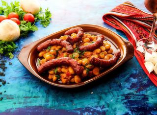 Iahnie de fasole cu cârnați oltenești