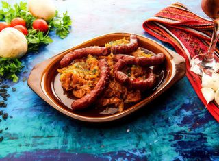 Varză călită cu cârnați oltenești