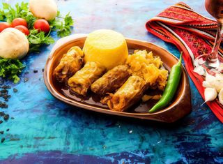 Sarmale cu mămăligă și ardei iute