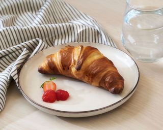 Croissant cu unt