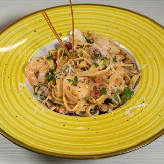 Tagliatelle cu fructe de mare