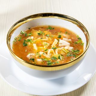 Ciorbă de pui cu tăieței de casă