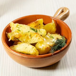 Cartofi Boieresti cu usturoi si verdeata