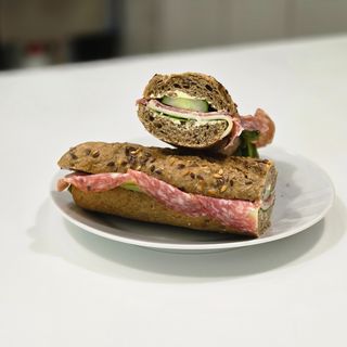 Sandwich cu Salam Milano