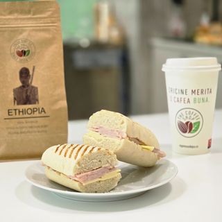 Sandwich cu Sunca de Curcan si Cascaval