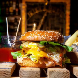 Good Maidin cu garnitură și sos