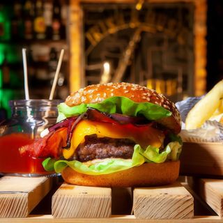 American Boy cu garnitură și sos