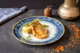 Snitel din piept de pui in Tempura + garnitura la alegere