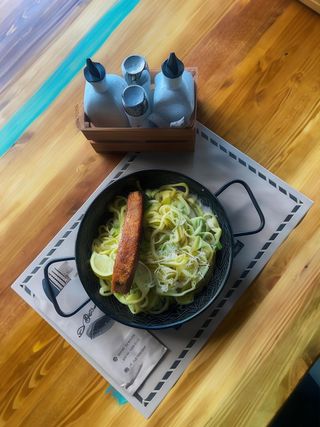 Tagliatele cu zuchini si somon