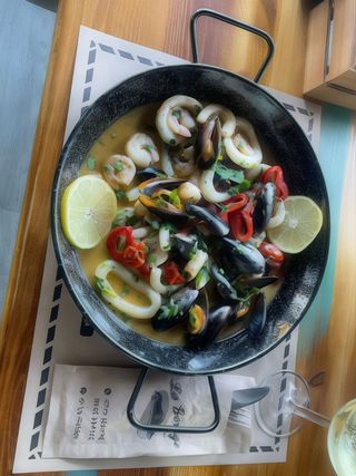 Tigaie picanta fructe de mare 2p