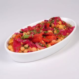 Salată de năut cu ardei capia