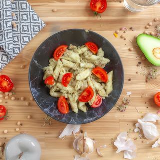 Pesztós tésztasaláta / Salată de paste cu pesto