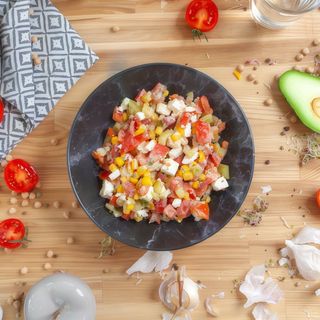 Fetás tonhalsaláta/Salată de ton cu brânză feta