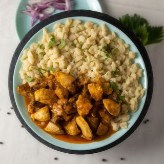 Hétvezér tokány, galuskával/Tocăniţă mixtă cu găluște