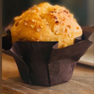 CESAR’S COFFEE AND MUFFIN - espresso lung & briosa cu afine/caramel/ciocolata