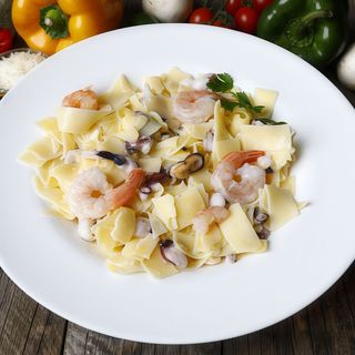 Tagliatelle cu fructe de mare