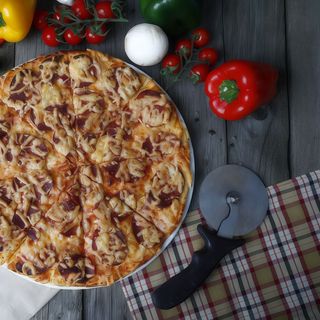 Pizza Salami mare cu margine king Ø 32cm