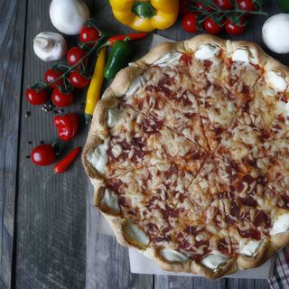 Pizza Carnivora mare cu margine king Ø 32cm