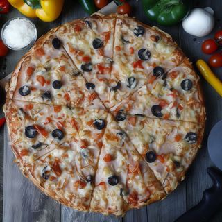 Pizza Capriciosa mare cu margine king Ø 32cm