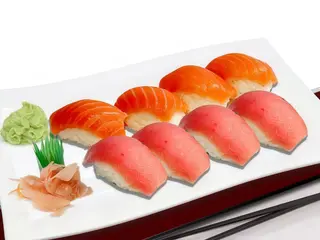 Sake nigiri set