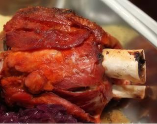 Ciolan de porc cu iahnie de fasole