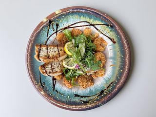 Salata cu creveti termpura si masline