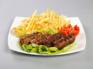 Mici cu cartofi prajiti