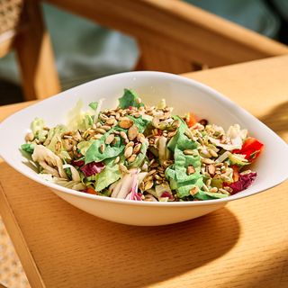 Salată vegană cu dressing de dovleac