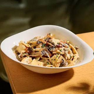 Pasta Creamy sundried tomato & chicken
