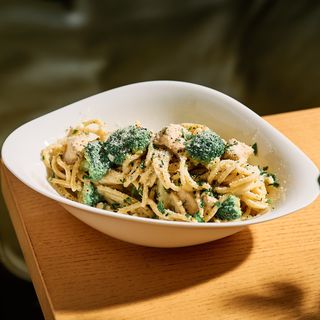 Pasta chicken broccoli Alfredo