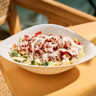 Salată clasic Caesar cu dressing Caesar