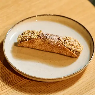 Cannoli Nero di Ricotta