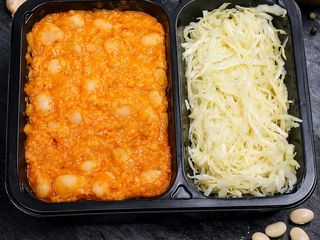 Iahnie de fasole uscata si salata de varza