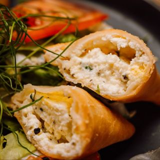 Sambusek cu brânză (Sambusek  with cheese)