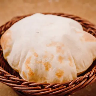 Lipie libaneză caldă / Warm Lebanese Bread
