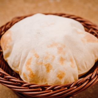 Lipie libaneză caldă / Warm Lebanese Bread
