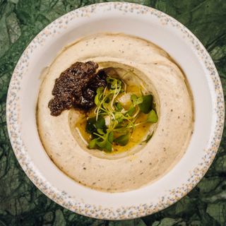 Hummus cu pasta de trufe  (Hummus with truffles)