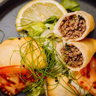 Sambusek cu carne de vita (Sambusek  with beef)