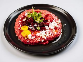 Hummus cu sfeclă roșie si feta (Hummus  with beetroot)