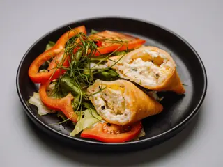 Sambusek cu brânză (Sambusek  with cheese)