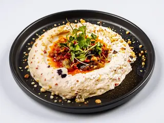 Labneh cu makdus