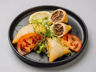 Sambusek cu carne de vita (Sambusek  with beef)