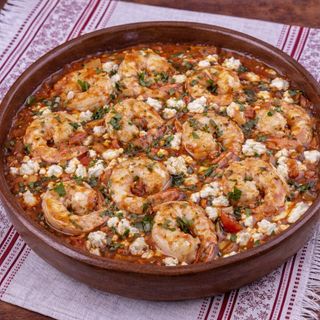 Creveți la ceaun în sos țărănesc cu brânză