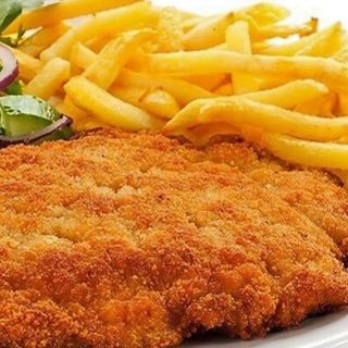 Snitel de porc cu cartofi prajiti