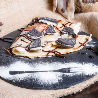 Clatite cu ciocolata alba si oreo 220g