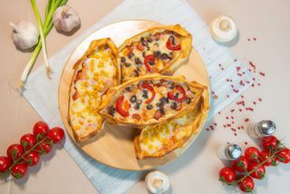 Pizzette cu cabanos