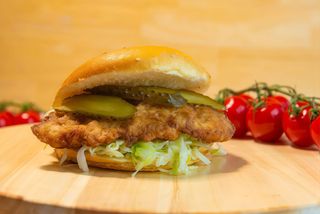 Sandwich cu snitel de pui