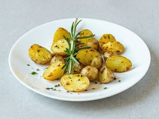 Cartofi cu rozmarin