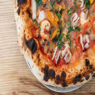 Pizza cu fructe de mare