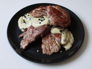 Mușchi de vită cu sos de piper verde